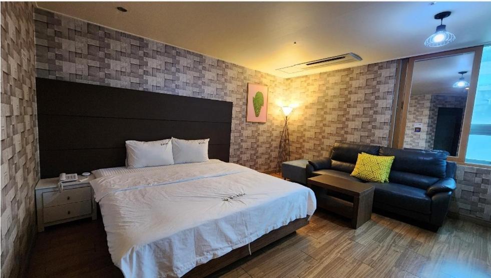 Gimhae Business Hotel K Εξωτερικό φωτογραφία